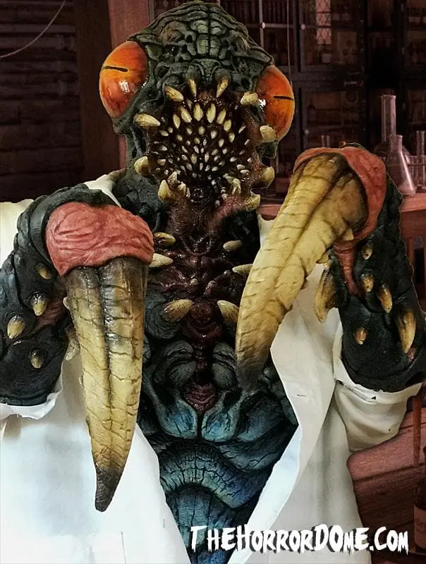 The Horror Dome "Evolve Bug In Lab Coat" HD Studios Pro Costume 5 The Horror Dome "Evolve Bug In Lab Coat" HD Studios Pro Costume - Image 3