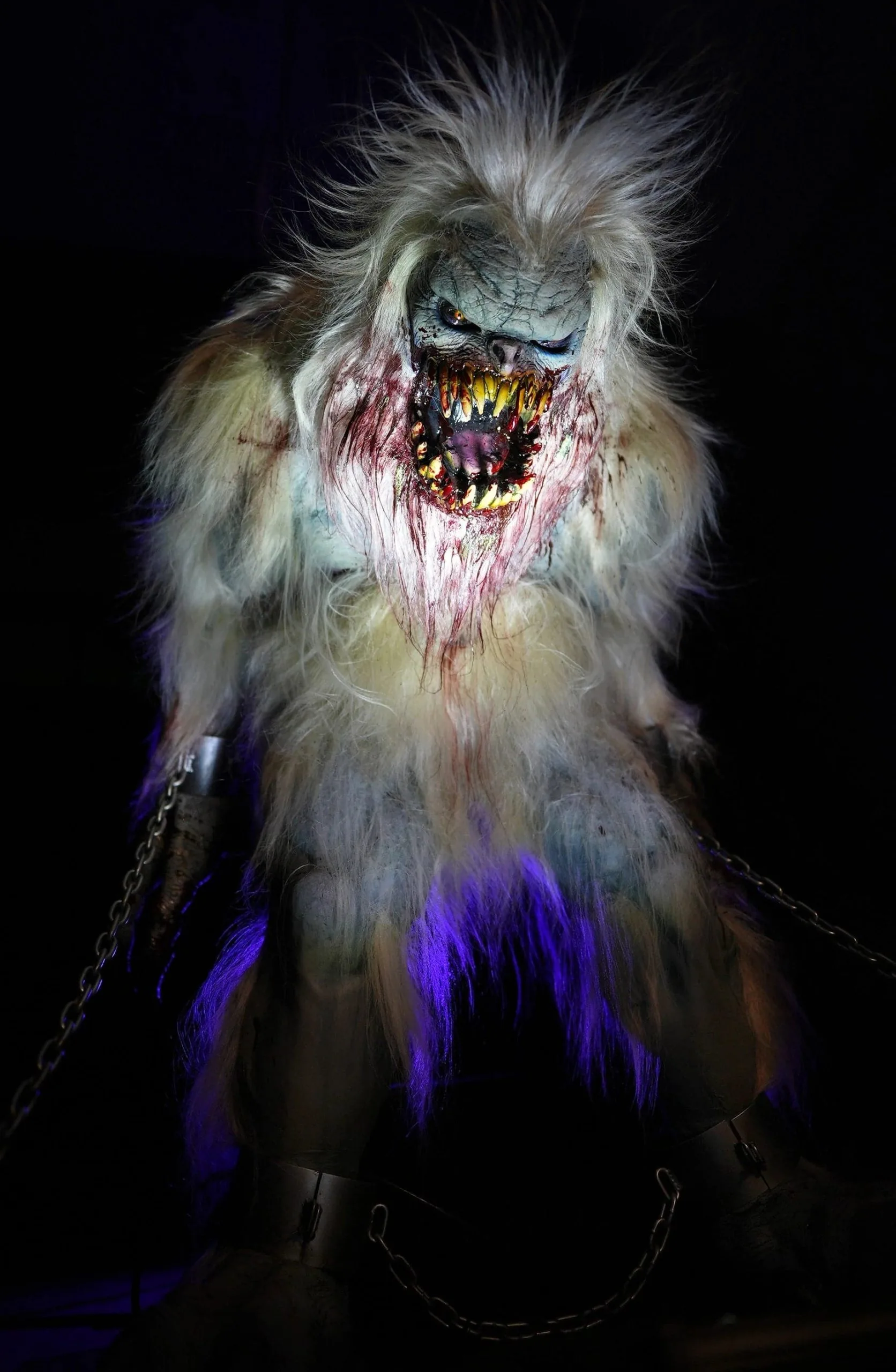 Distortions "Yeti" Halloween Animatronic 3 Distortions "Yeti" Halloween Animatronic